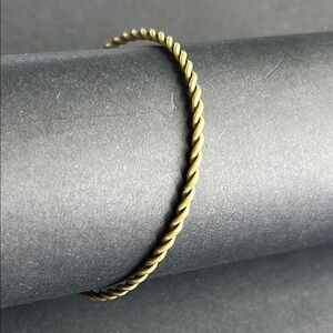 Vintage gold tone twisted‎ wire bangle bracelet one size measurements shown